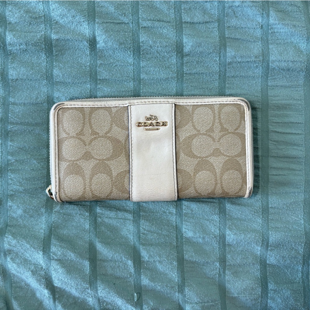 Coach Signature C’s Wallet